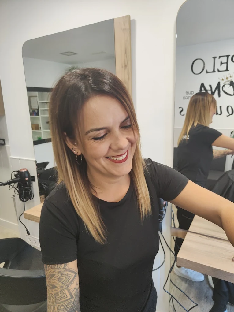 Sara Corona, peluquera en Castelldefels