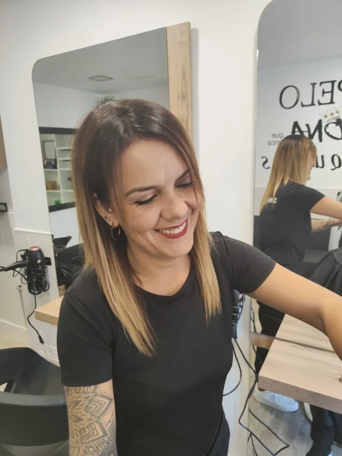 Sara Corona, peluquera en Castelldefels